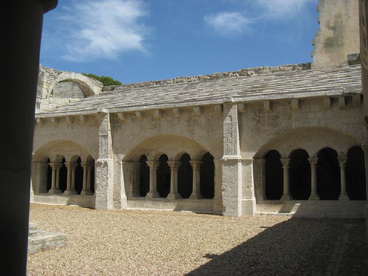 2015-07 Abbaye de Montmajour008.JPG